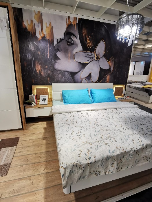 The Pros and Cons of Wallpapering Just One Wall